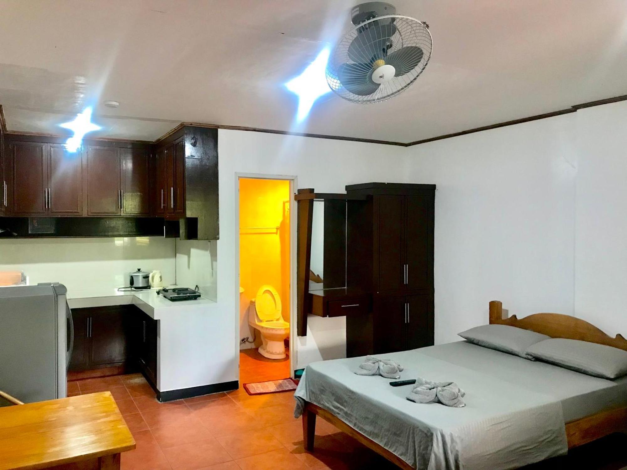 Badladz Staycation Condos Puerto Galera Exteriér fotografie