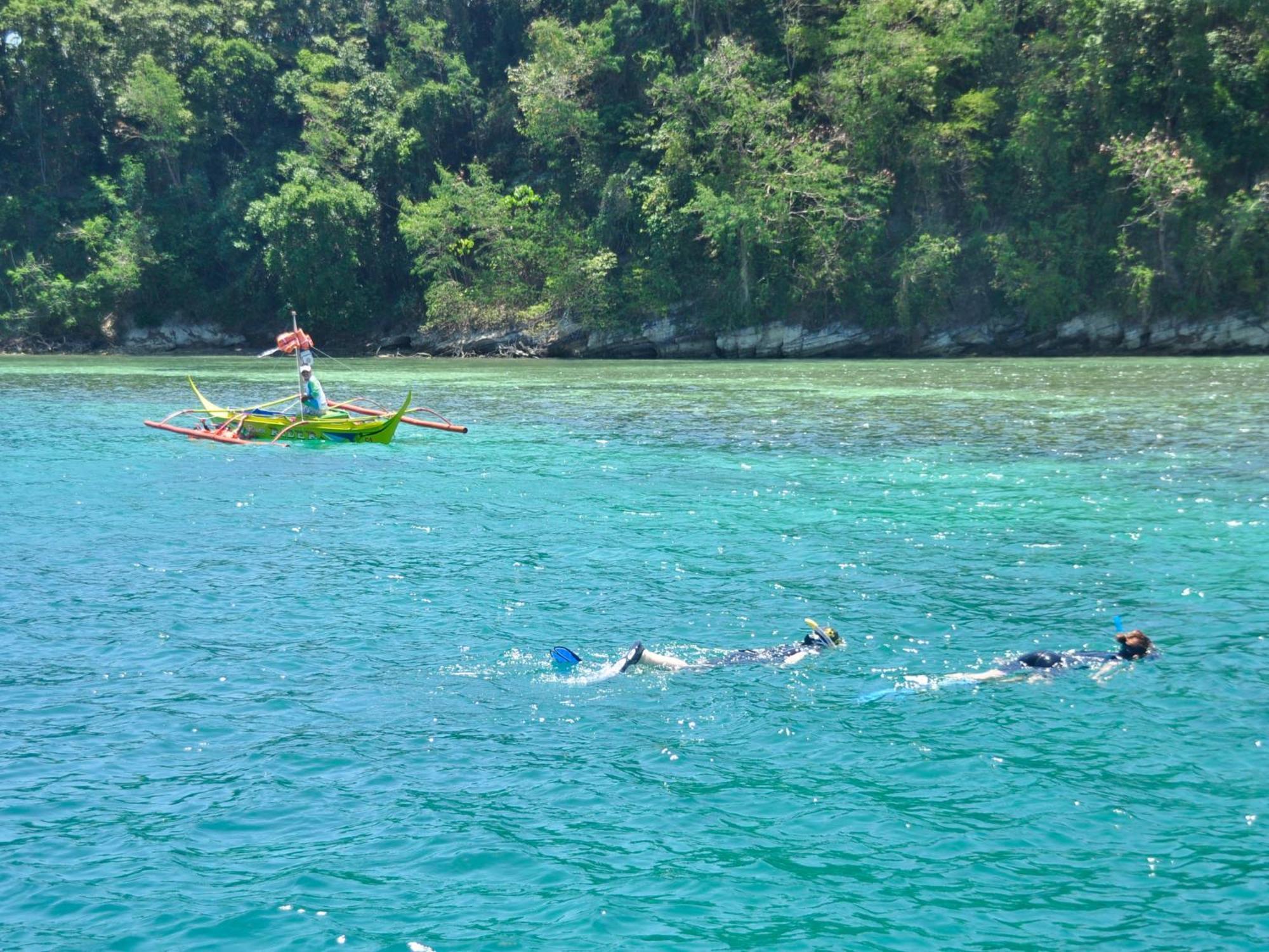 Badladz Staycation Condos Puerto Galera Exteriér fotografie